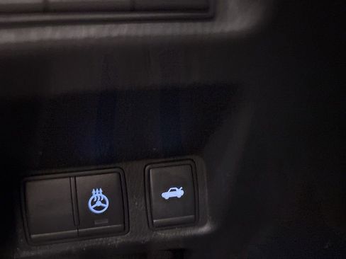 Used 2019 INFINITI Q70 Luxe image 13