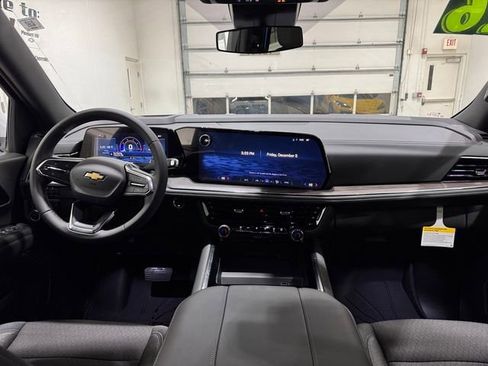 New 2026 Chevrolet Suburban LS image 15