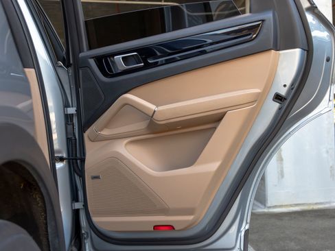 Used 2020 Porsche Cayenne image 49