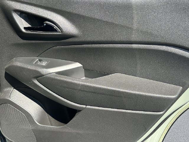Used 2024 Chevrolet Trax RS w/ Sunroof Package FWD image 13