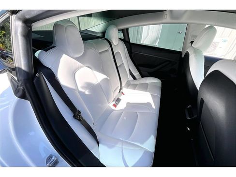 Used 2022 Tesla Model 3 Long Range AWD/4WD image 26