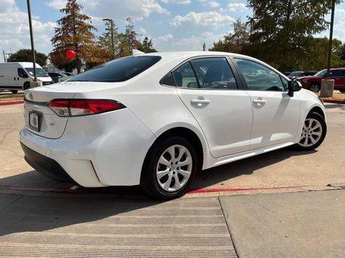 Used 2025 Toyota Corolla LE FWD image 6
