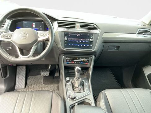 Used 2022 Volkswagen Tiguan SE image 10