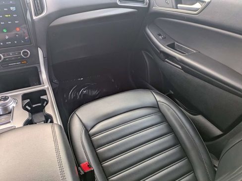 Used 2024 Ford Edge SEL image 16