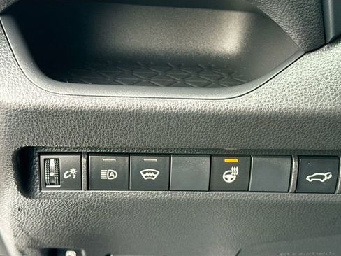 Used 2023 Toyota RAV4 SE image 10