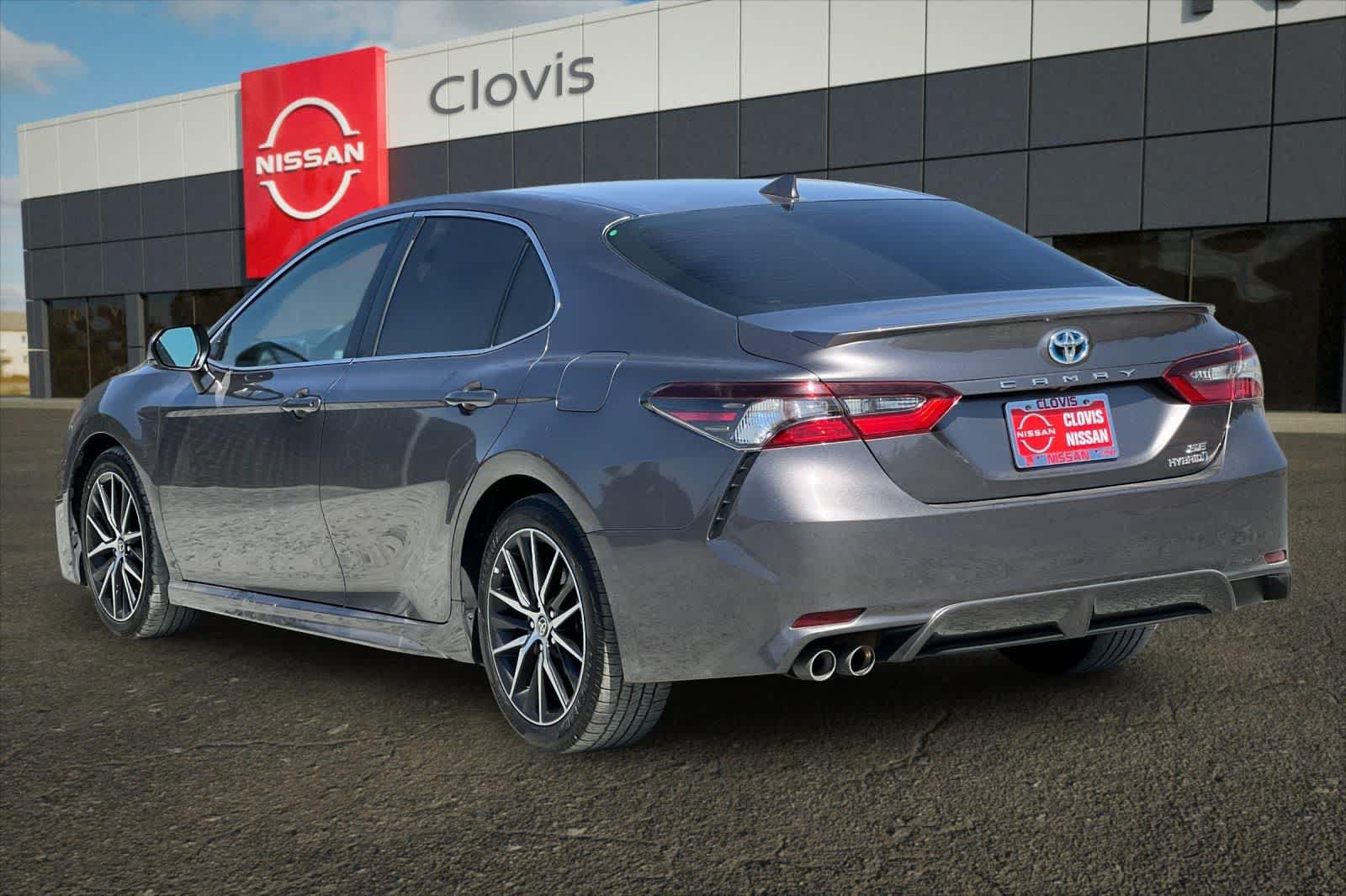 Used 2022 Toyota Camry SE w/ Cold Weather Package FWD image 8
