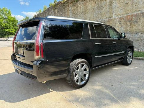 Used 2019 Cadillac Escalade ESV Premium Luxury AWD/4WD image 6