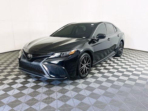 Used 2021 Toyota Camry SE FWD image 7