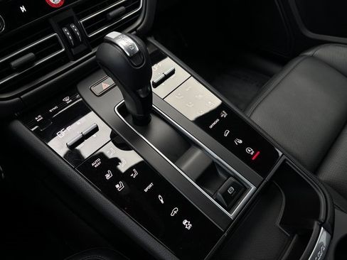 Certified 2025 Porsche Macan image 21