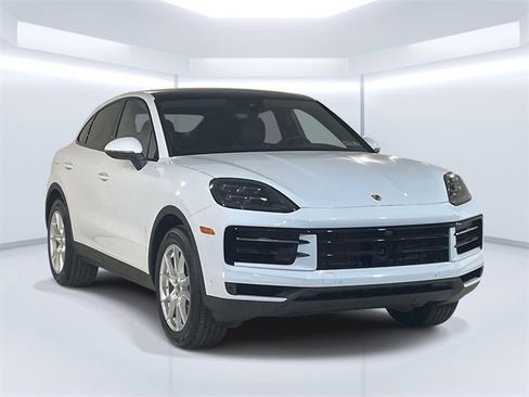 Used 2021 Porsche Macan image 3