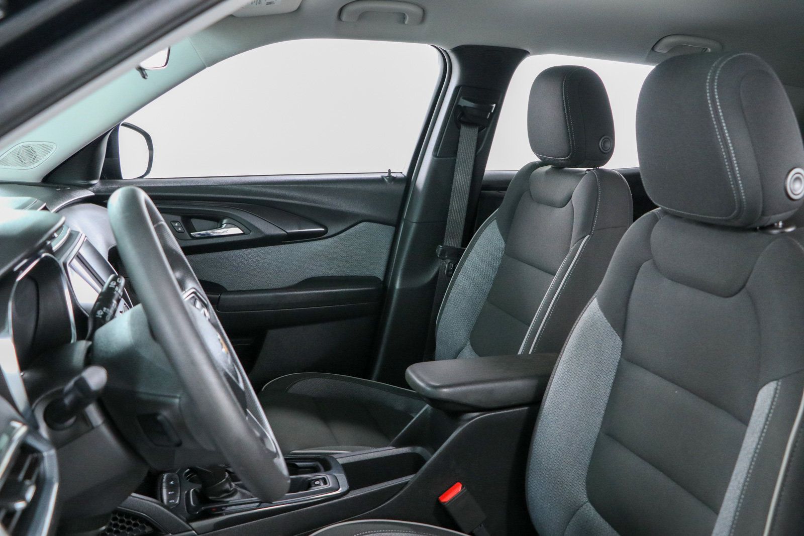 Used 2023 Chevrolet TrailBlazer LT FWD image 23