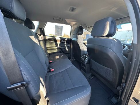 Used 2016 Kia Sorento L image 12
