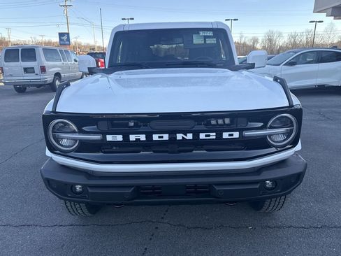 New 2025 Ford Bronco Outer Banks image 2