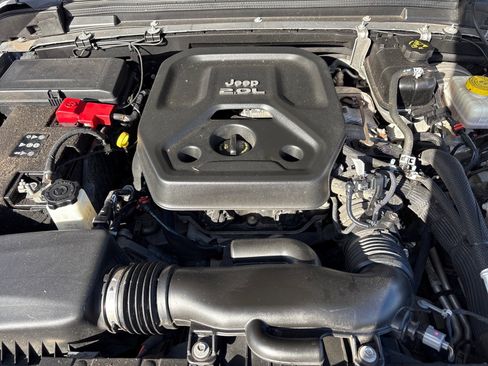 Used 2020 Jeep Wrangler Unlimited Sahara image 9