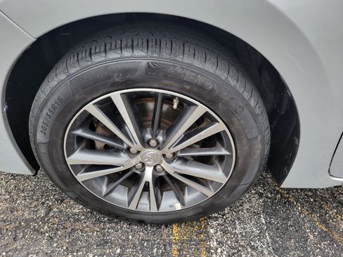 Used 2018 Toyota Corolla LE w/ LE Premium Package image 13