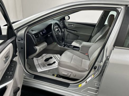 Used 2016 Toyota Camry LE FWD image 9