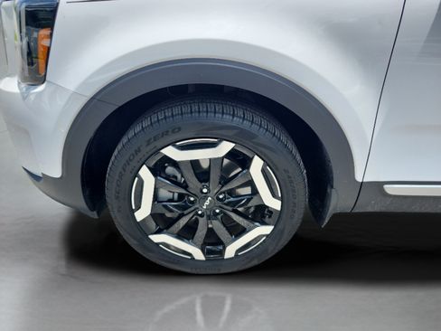 Used 2024 Kia Telluride EX w/ EX Captain's Chair Package FWD image 29