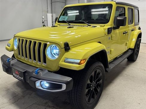 Used 2023 Jeep Wrangler Unlimited Sahara AWD/4WD image 8
