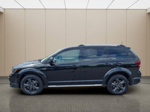 Used 2020 Dodge Journey Crossroad FWD image 3