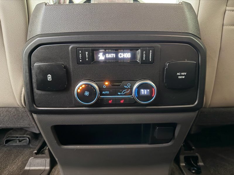 Used 2018 Ford Expedition Limited w/ Equipment Group 301A RWD image 26
