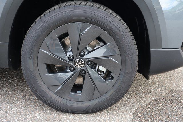 Certified 2025 Volkswagen Taos S FWD image 9