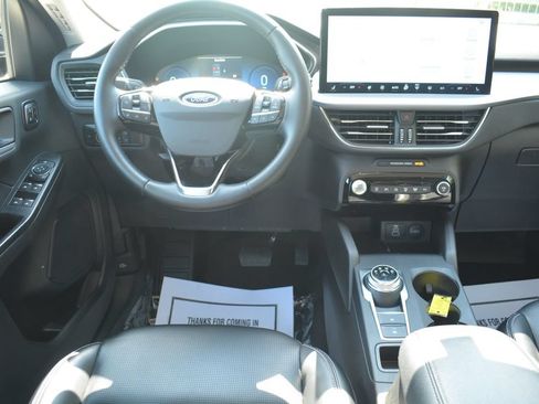 Used 2024 Ford Escape Platinum AWD/4WD image 3