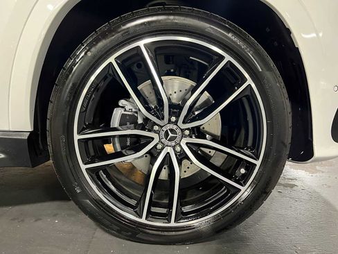 New 2025 Mercedes-Benz GLS 580 4MATIC image 9