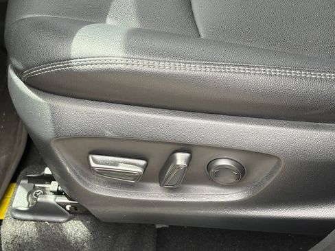 Used 2023 Toyota Corolla Cross XLE FWD image 4