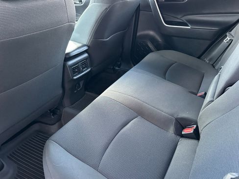Used 2021 Toyota RAV4 LE image 12