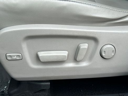 Used 2016 Toyota Highlander XLE AWD/4WD image 18