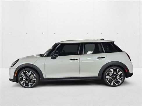 Used 2026 MINI Cooper 4-Door Hardtop FWD image 8
