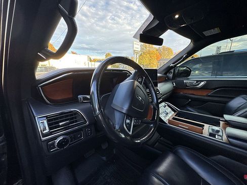 Used 2019 Lincoln Navigator Reserve image 10