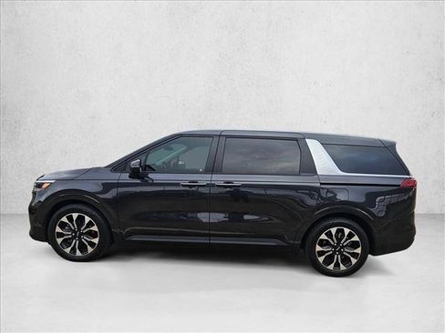 Used 2024 Kia Carnival EX FWD image 9