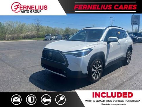 Used 2023 Toyota Corolla Cross XLE w/ Convenience Package AWD/4WD image 3