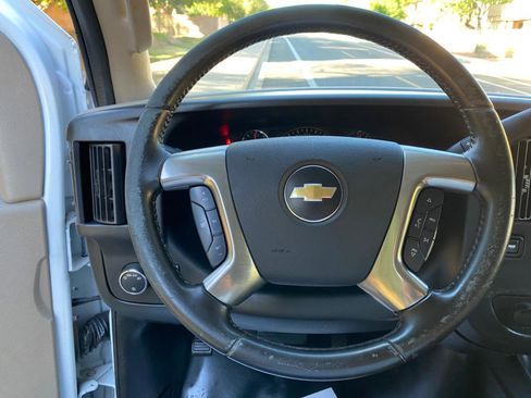 Used 2017 Chevrolet Express 3500 Extended image 41