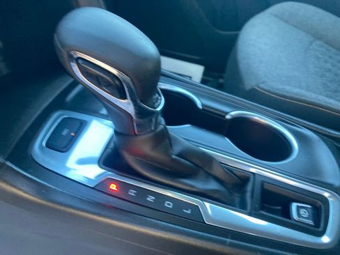 Used 2022 Chevrolet Equinox LT w/ Driver Convenience Package image 28