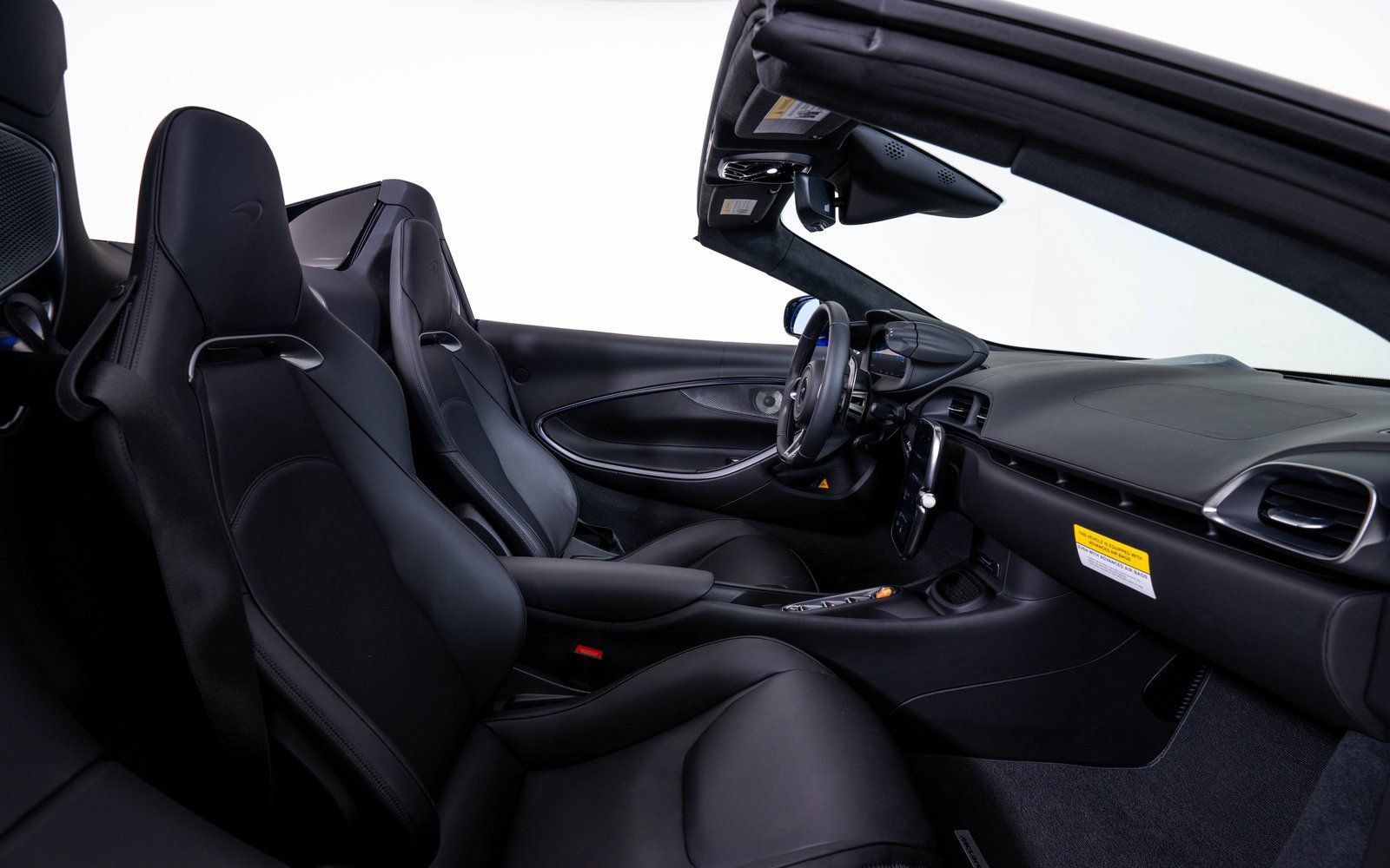 Used 2025 McLaren Artura Spider RWD image 20