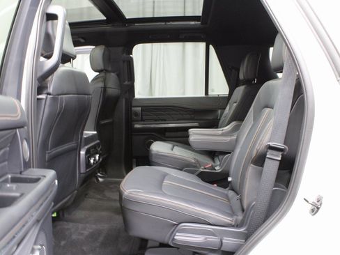Used 2024 Ford Expedition Platinum image 10