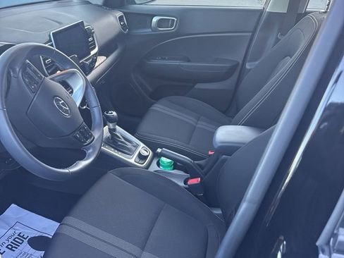Used 2025 Hyundai Venue SEL FWD image 4