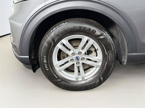 Used 2023 Ford Explorer XLT w/ Equipment Group 202A AWD/4WD image 30
