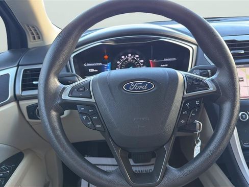 Used 2015 Ford Fusion SE FWD image 23