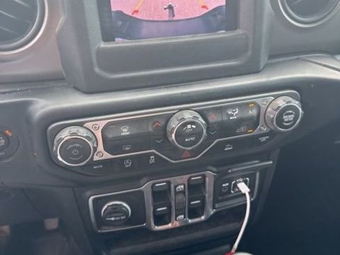 Used 2023 Jeep Gladiator Willys image 5