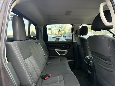 Used 2017 Nissan Titan SV image 12