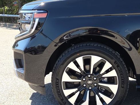 New 2025 Ford Expedition Platinum w/ Driver's Package image 5