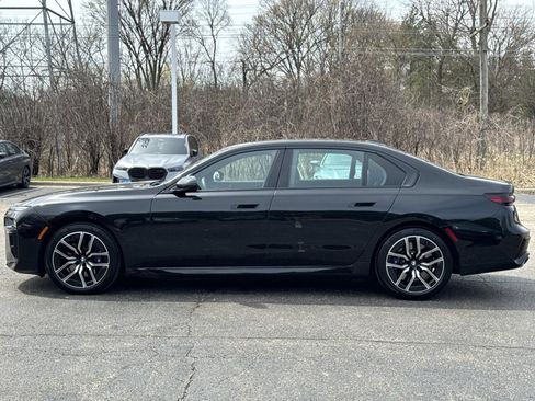 Certified 2023 BMW 760i xDrive w/ Luxury Rear Seating Package image 8