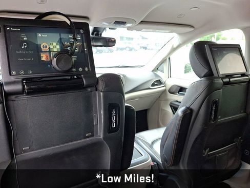 Used 2020 Chrysler Pacifica Touring-L Plus FWD image 13