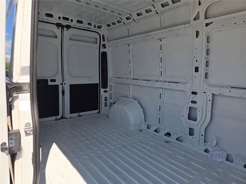 Used 2025 RAM ProMaster 2500 w/ Convenience Group image 12