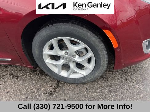 Used 2017 Chrysler Pacifica Touring-L Plus w/ Advanced Safetytec Group image 21