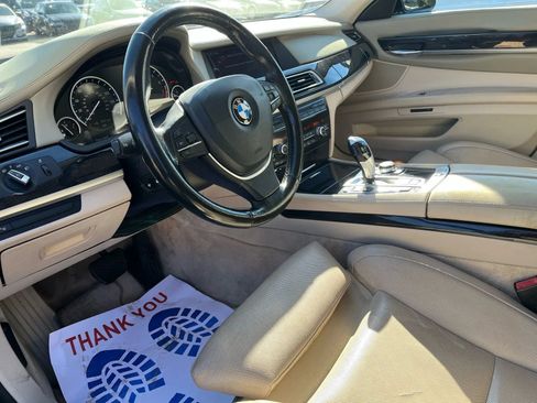 Used 2009 BMW 750i RWD image 10
