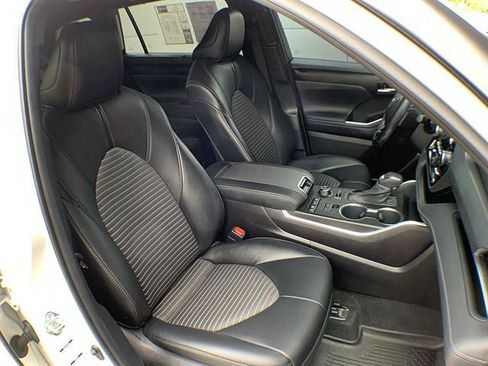 Used 2021 Toyota Highlander XSE AWD/4WD image 26